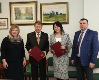 На фото (зліва направо) професори Світлана Щудло, Ришард Пісарські, Надія Скотна та доцент Юрій Вовк