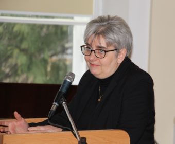 Доповідає професор Ольга Попович