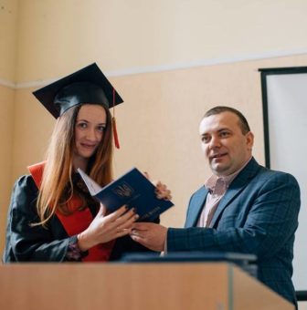 Вручення диплома магістра