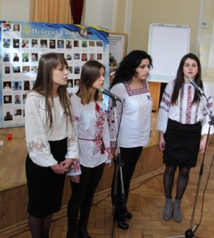 Пісня «Плине кача» у виконанні (зліва направо) Ірини Навроцької, Ірини Грицьків, Лілії Вовк та Уляни Барило