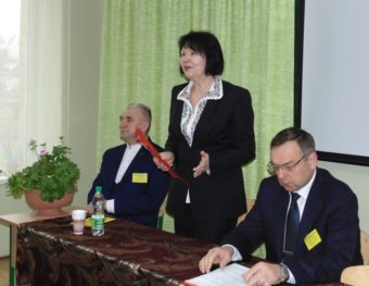 Зліва направо: декан факультету початкової та мистецької освіти доцент Іван Кутняк, ректор професор Надія Скотна, проректор з наукової роботи професор Микола Пантюк