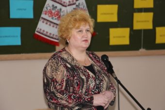 Заступник декана факультету початкової та мистецької освіти Любов Баб’як-Білецька вітає присуніх на святковому заході