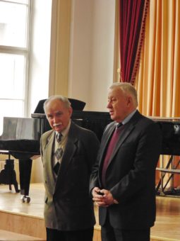 Директор інституту музичного мистецтва Степан Дацюк вітає усіх присутніх та представляє гостя зі Львова