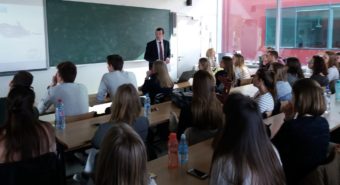 Лекцію читає доцент Віталій Філь на тему Health of the future generation project