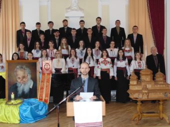 Модератор заходу університетський капелан о. Олег Кекош