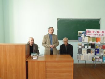 Модератори заходу - письменник Василь Габор, доцент Василь Зварич та почесний гість Андрій Содомора