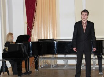 Музичну композицію представляє Василь Шуневич