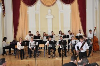 Народний оркестр народних інструментів (керівник Роман Стахнів)