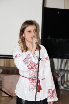 Співає студентка Ірина Грицьків