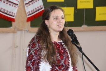 Виступає студентка 4 курсу Оксана Вархолик