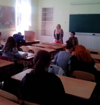 керівник секції «Правознавство» Єлизавета Діонізівна Копельців-Левицька оголошує наступну доповідь конференції