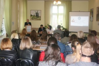 Професор І.Флюнт вітає учасників Круглого столу