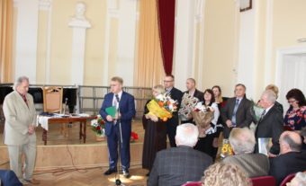 Професора Михайла Шалату вітає колектив філологічного факультету