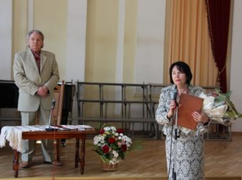 Професора Михайла Шалату вітає ректор професор Надія Скотна