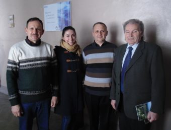 Зліва направо: письменник Мирослав Дочинець, голова студентського профбюро філологічного факультету Наталя Котоус, доцент Василь Зварич, професор Михайло Шалата