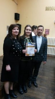 Призер конкурсу Соломія Баранська разом із науковим керівником доцентом Марією Стецик