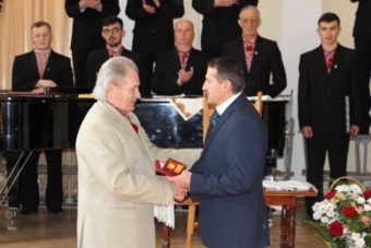 Міський голова Дрогобича Тарас Кучма вітає професора Михайла Шалату