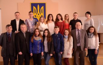 Учасники та журі економічного брейн-рингу