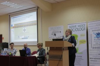 Професор С.Щудло під час виступу на конференції