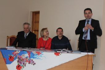 До учасникiв конференцii звертаeться проректор Володимир Шаран