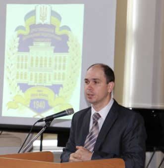 Із доповіддю виступає доцент Микола Галів