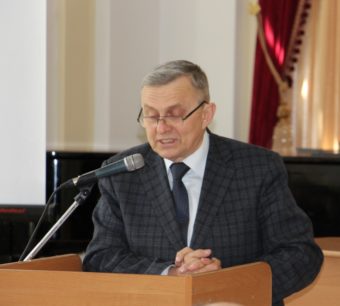 Із доповіддю виступає директор Інституту українознавства ім. І.П. Крип’якевича НАН України професор Микола Литвин