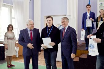 Мирослав Сирко під час нагород ження переможців