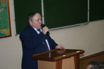 З вiтальним словом виступає декан географiчного факультету Киiвського нацiонального унiверситету iменi Тараса Шевченка