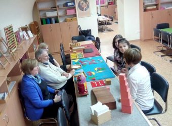 Заняття за методом Марії Монтессорі