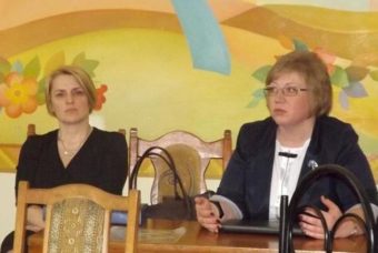 На фото (зліва направо) доцент Ірина Мірчук та професор Світлана Щудло