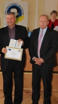 Полковник Віктор Скрильник та менеджер Програми НАТО-Україна Крістофер Штаут