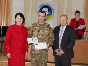 На фото (зліва направо): професор Надія Скотна, капітан Богдан Ульяновський, менеджер Програми НАТО-Україна Крістофер Штаут, директор Центру Світлана Гірняк