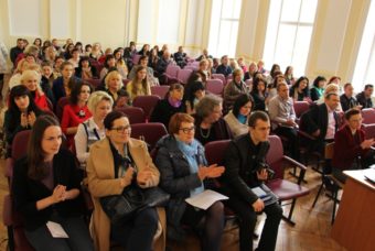 Учасники конфренції у залі ДДПУ імені Івана Франка