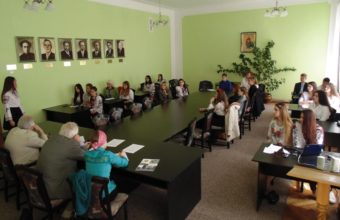 Декламує поезію Івана Франка учасник вікової групи 10 –11 класи, студенти коледжів, університету