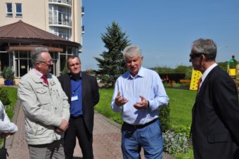 Другий справа Козявкін В