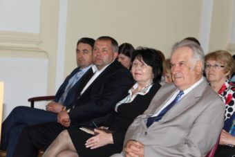 На фото (зліва направо): доцент Володимир Шаран, Василь Качмар, професор Надія Скотна та почесний професор університету Юрій Кишакевич