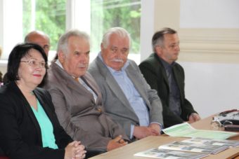 На фото (зліва направо): ректор професор Надія Скотна, заслужений професор ДДПУ ім. І. Франка Юрій Кишакевич, народний артист України Адам Цибульський, доцент Василь Зварич