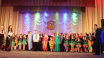 Проректор з науково-педагогічної роботи доцент Володимир Шаран вітає учасників та гостей звітнього концерту