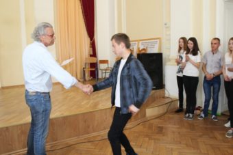 Сертифiкати вручає Барт Дарте