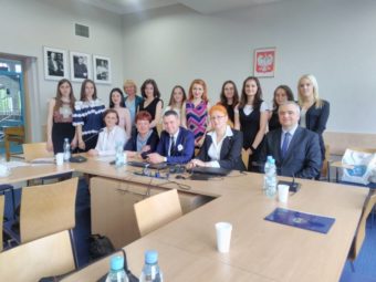 Студенти і викладачі на конференції