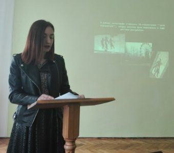 Виступає з доповіддю студентка Юлія Витрикуш