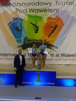 На фото справа наліво: Ю. Пилип'як та О.Табачинська