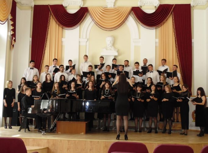 Співає народна хорова капела «GAUDEAMUS»