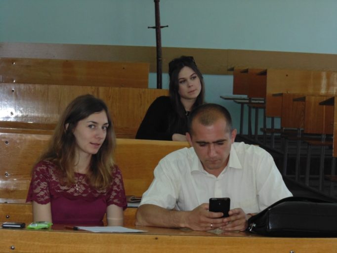 Учасники конференції Леся Хомич та доцент Богдан Лазорак