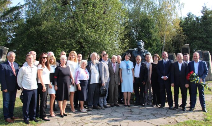 З нагоди відзначення 161 річниці від дня народження Каменяра, дирекція Міжнародного Фонду Івана Франка, вчені, франкознавці, представники влади та ДДПУ ім. І.Франка, закордонні гості, а також лауреати Міжнародної премії ім. Івана Франка у 2017 році відвідали Державний історико-культурний заповідник «Нагуєвичі».