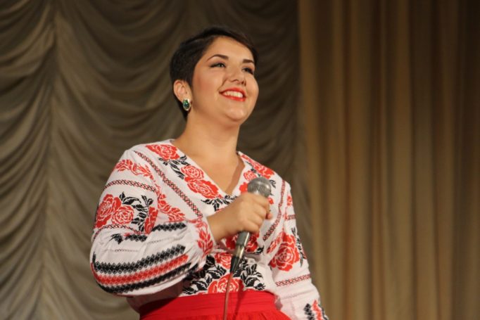 Співає студентка історичного факультету Маріанна Дорош