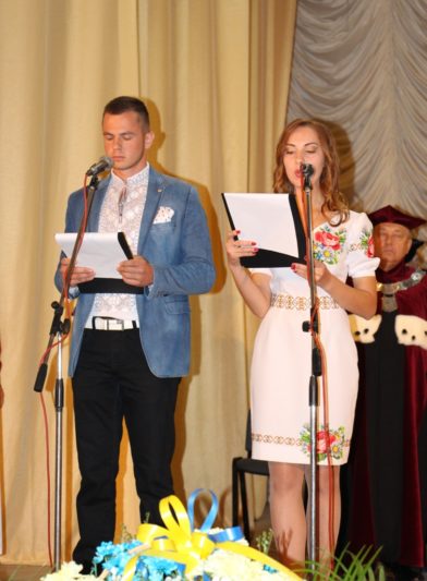 Ведучі свята Андрій Василів та Ірина Фітель