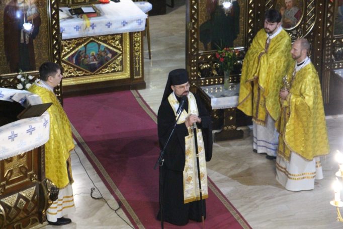 Архиєрейське благословення уділяє владика Ярослав (Приріз)