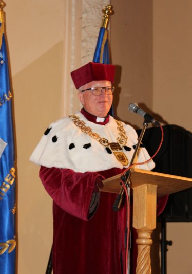 З вітальним словом до першокурсників звернувся ксьонз ректор професор Полонійної Академії у Ченстохові (Польща) Анджей Криньскі