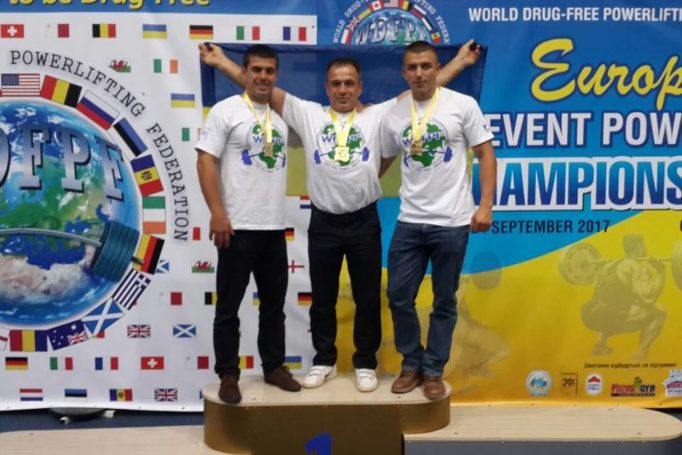 Перший справа Роман Войтович